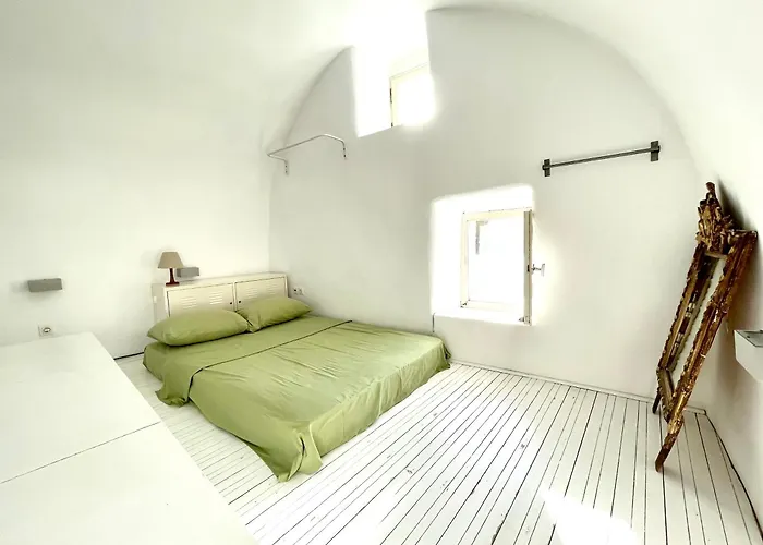 19th Century Vaulted Kýthira