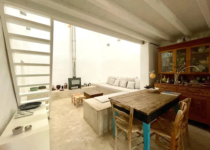 Villa 19th Century Vaulted