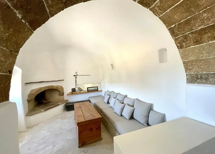19th Century Vaulted Villa Kýthira