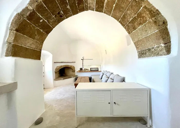Villa 19th Century Vaulted